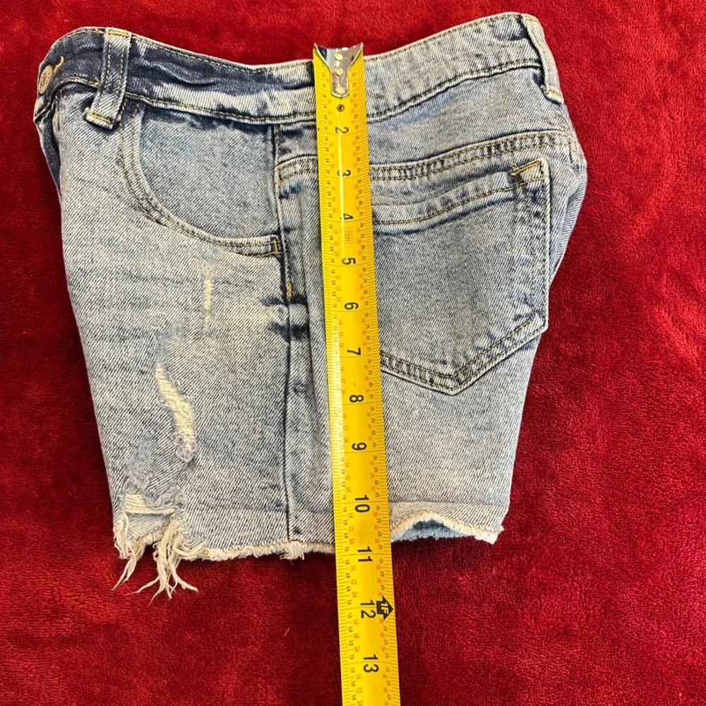 Justice Girls Distressed Denim Shorts Light Wash Frayed Hem Size 8 605830‎